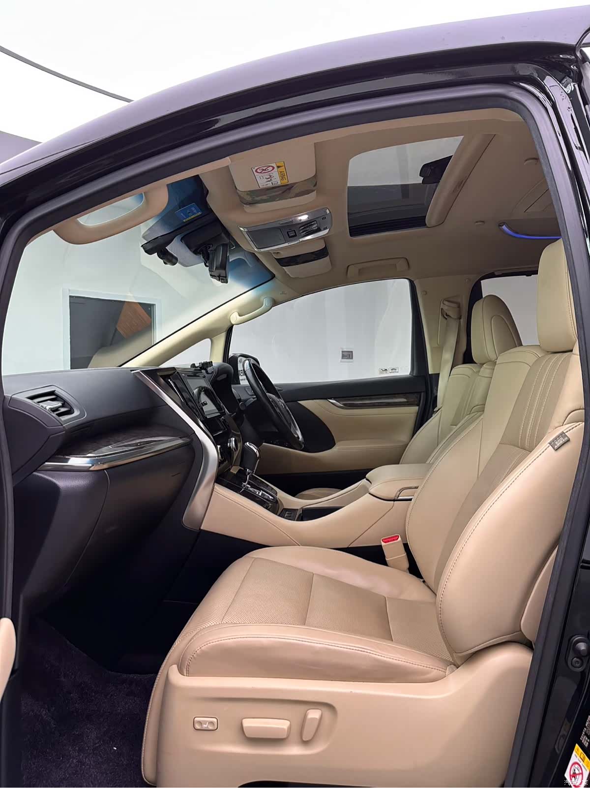 Toyota Alphard, 2019 8