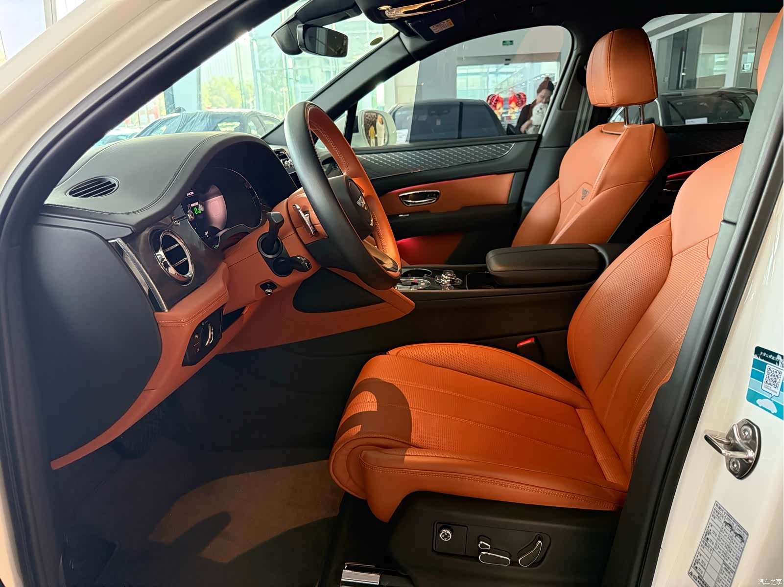 Bentley Bentayga, 2021 8