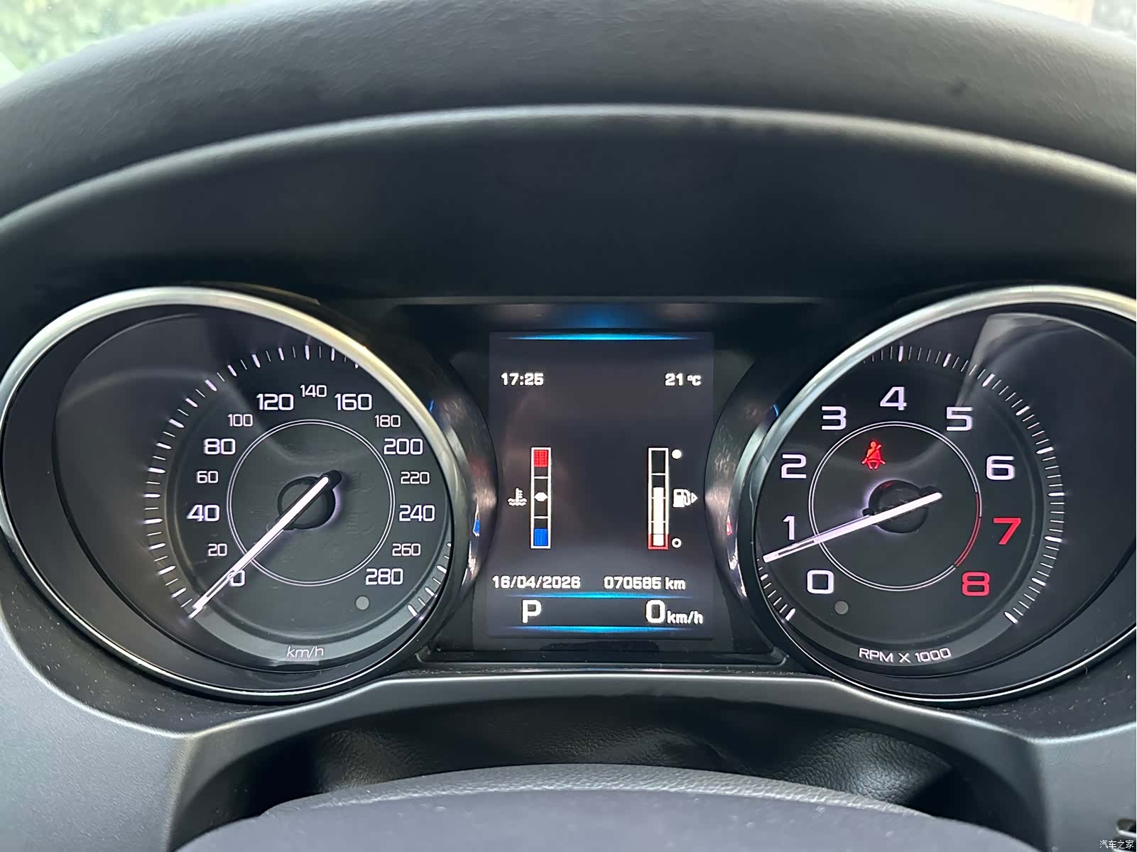 Jaguar XE, 2015 14