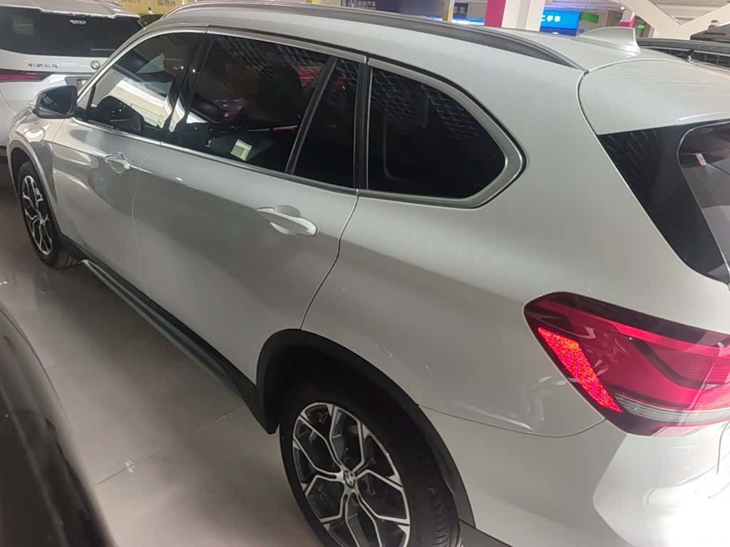 BMW X1, 2023 все фото