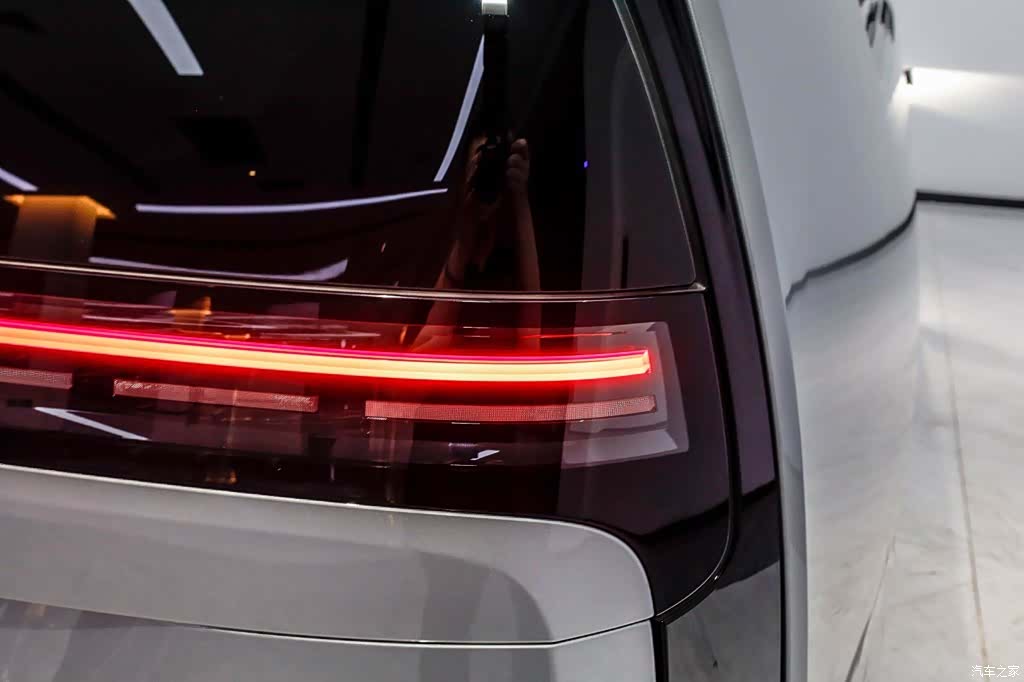 Li Auto MEGA, 2025 29