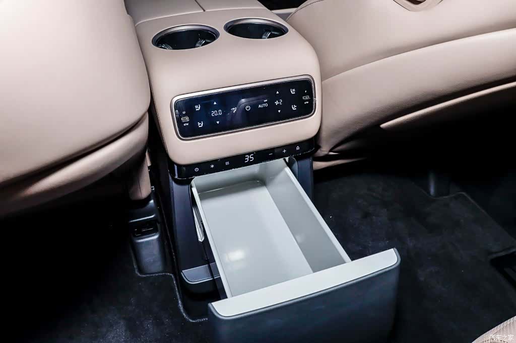 Li Auto MEGA, 2025 27