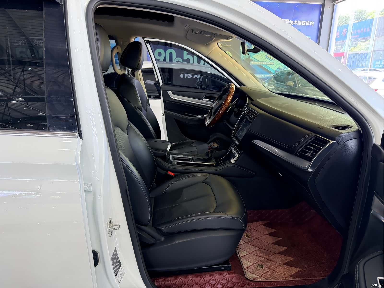 Roewe RX8, 2023 все фото
