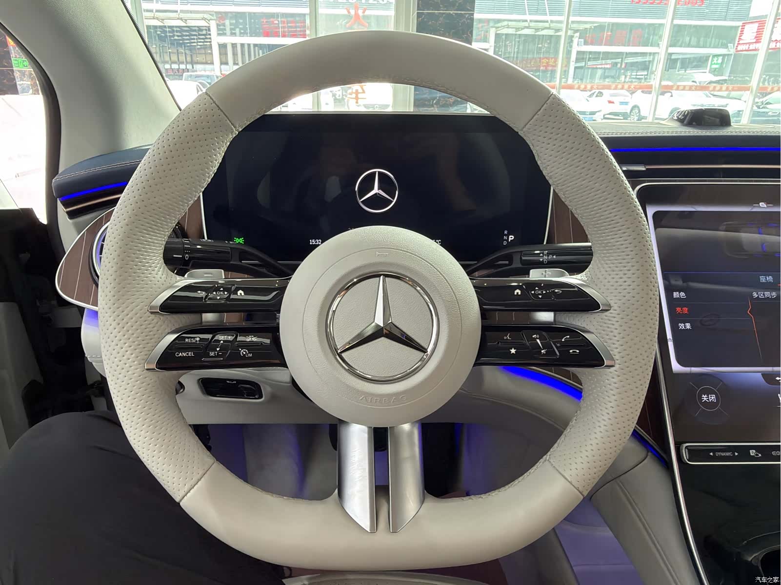 Mercedes-Benz EQE, 2023 11