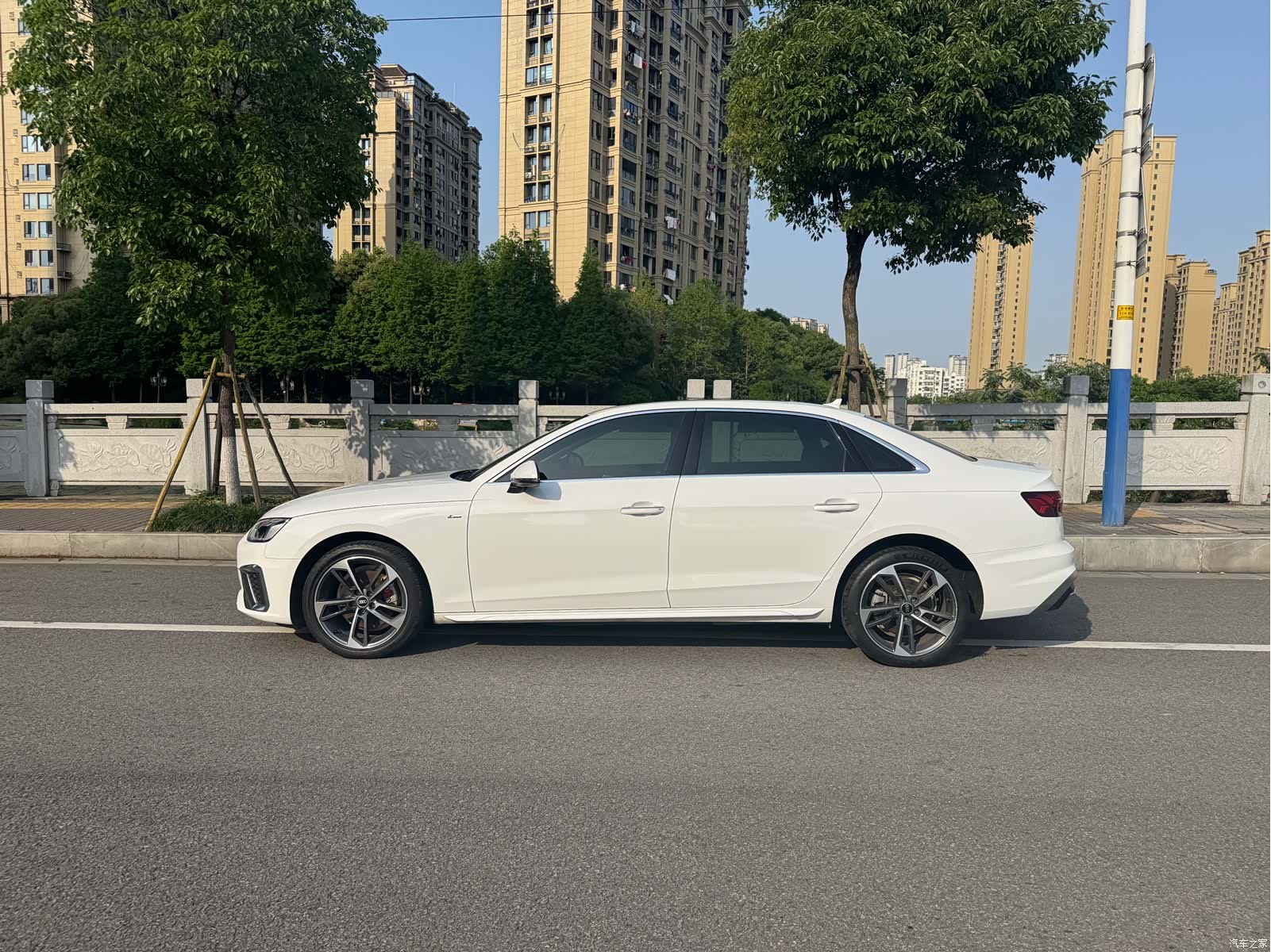 Audi A4L, 2022 9