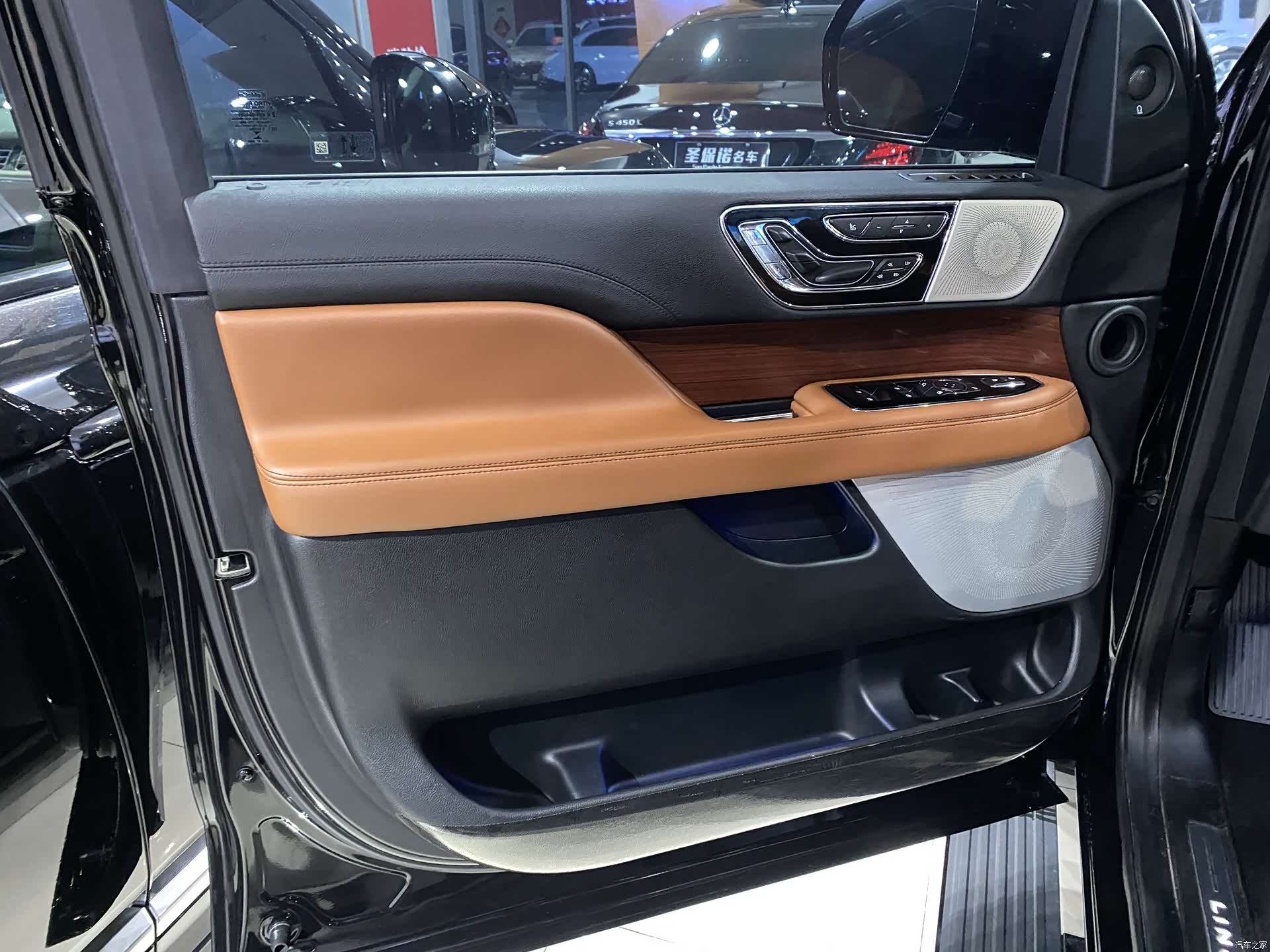 Lincoln Navigator, 2022 11