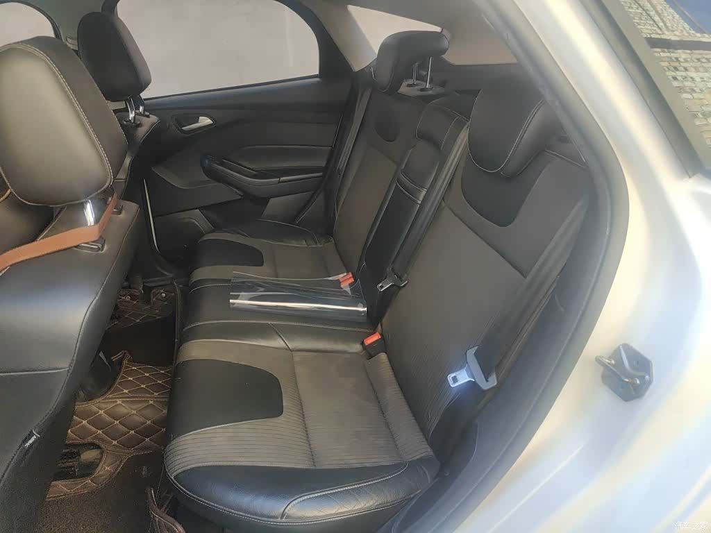Ford Focus, 2015 13