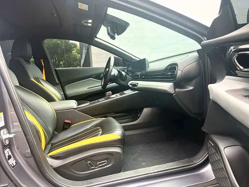 Trumpchi Shadow Leopard