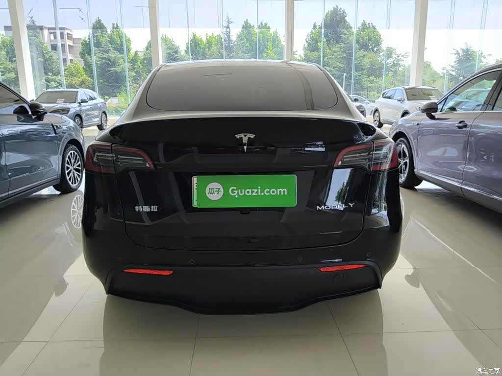 Tesla Model Y, 2024 6