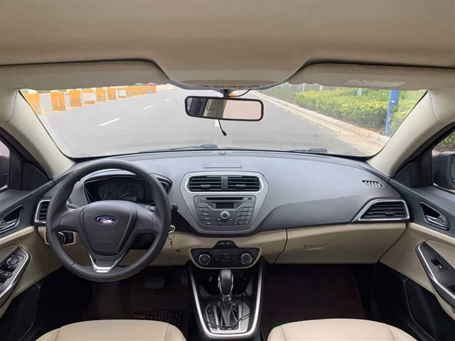 Ford Focus 2015, фото 16