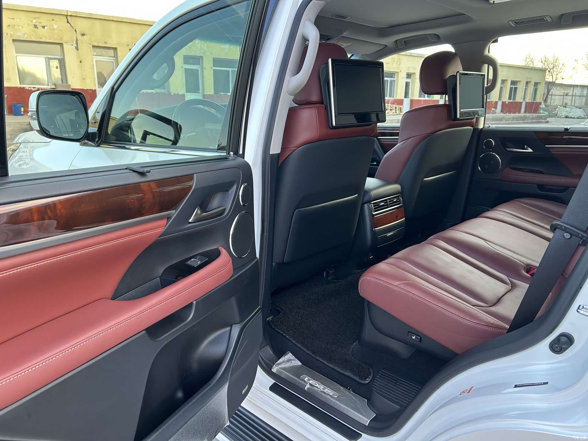 Lexus LX, 2019 8