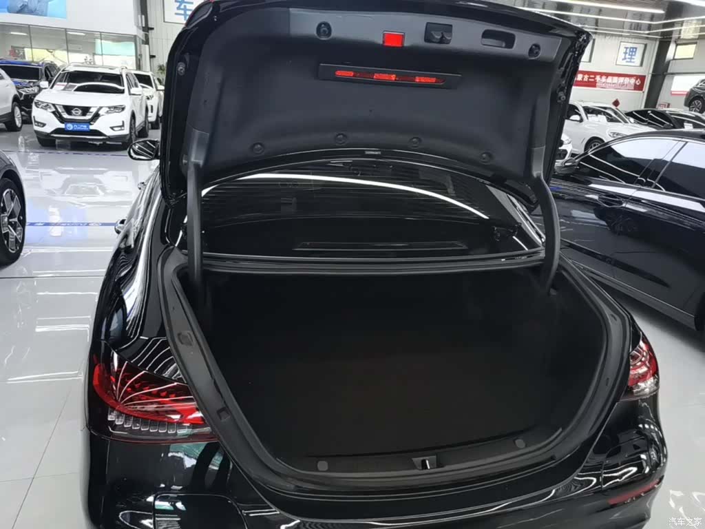 Mercedes-Benz E-Class, 2022 19