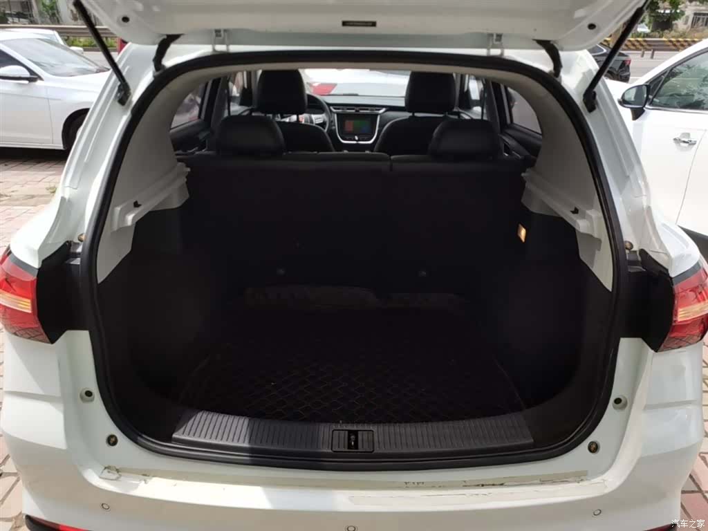 Roewe RX3, 2019 19