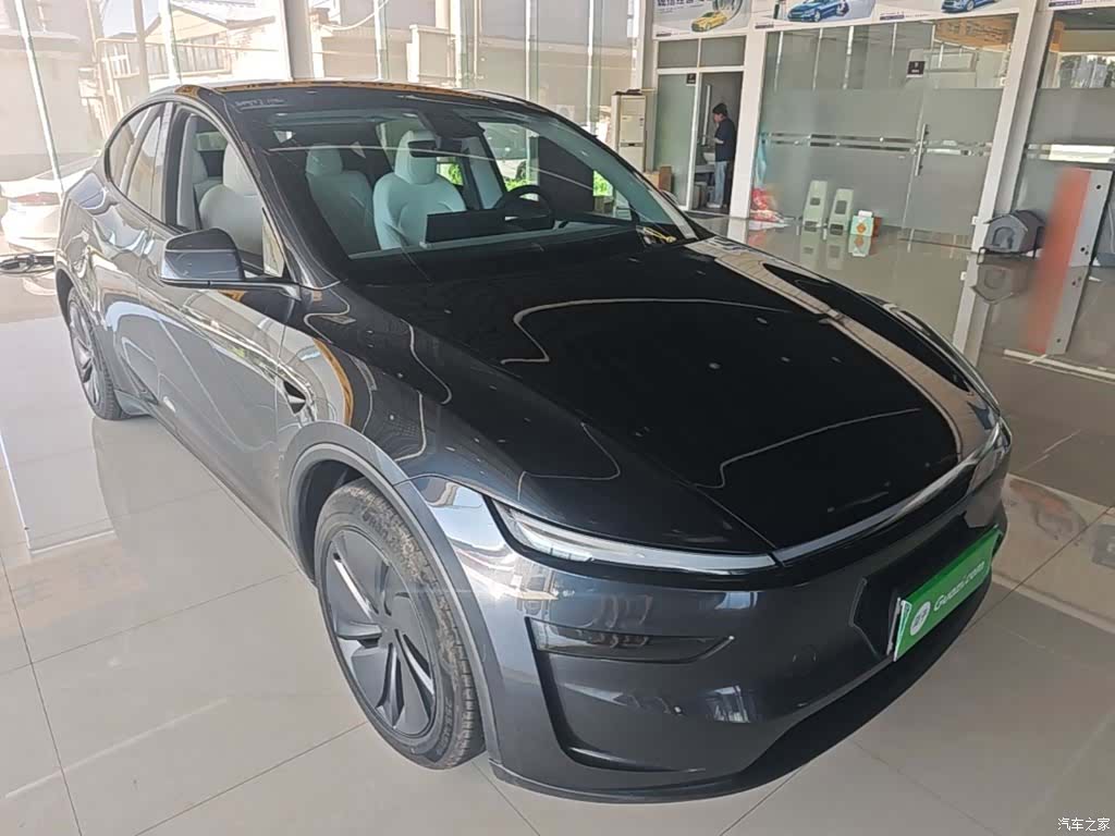 Tesla Model Y, 2025 4