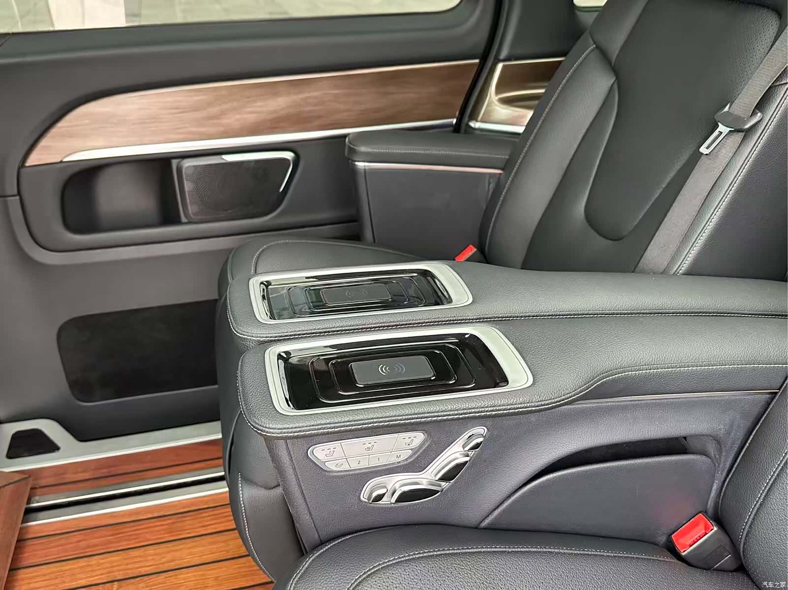 Mercedes-Benz V-Class, 2021 14