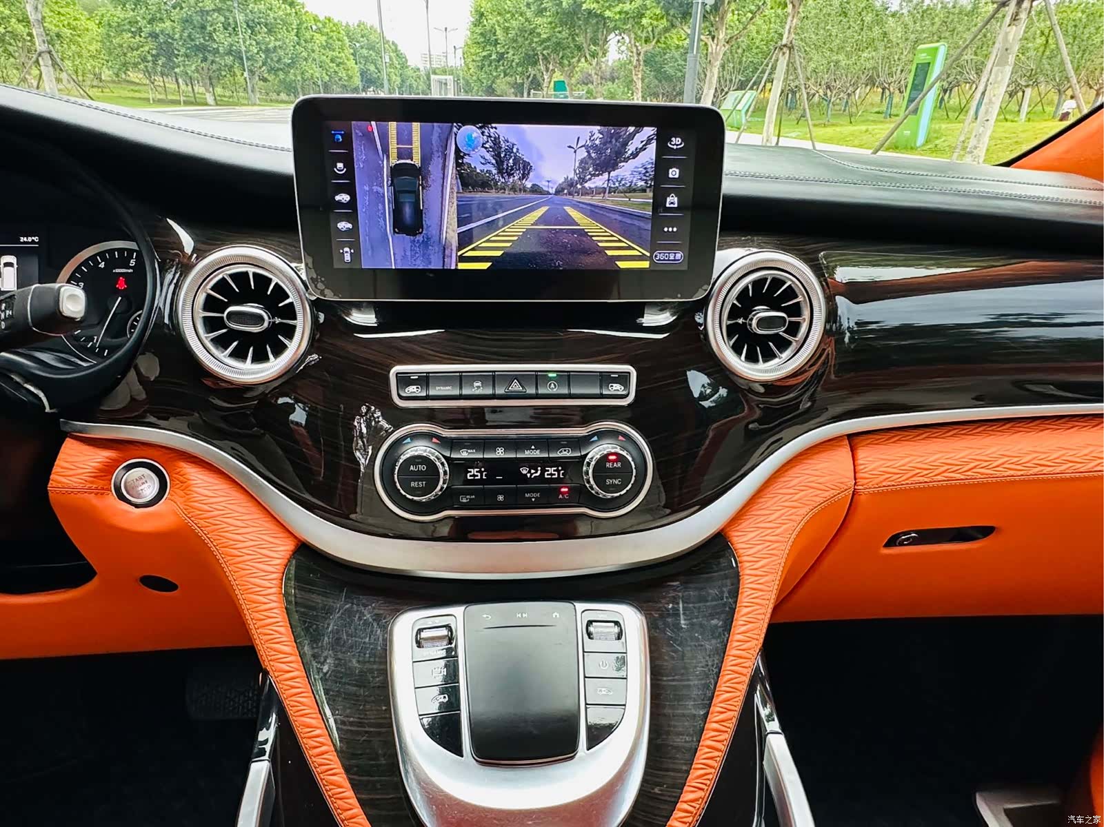 Mercedes-Benz 7, 2022 13