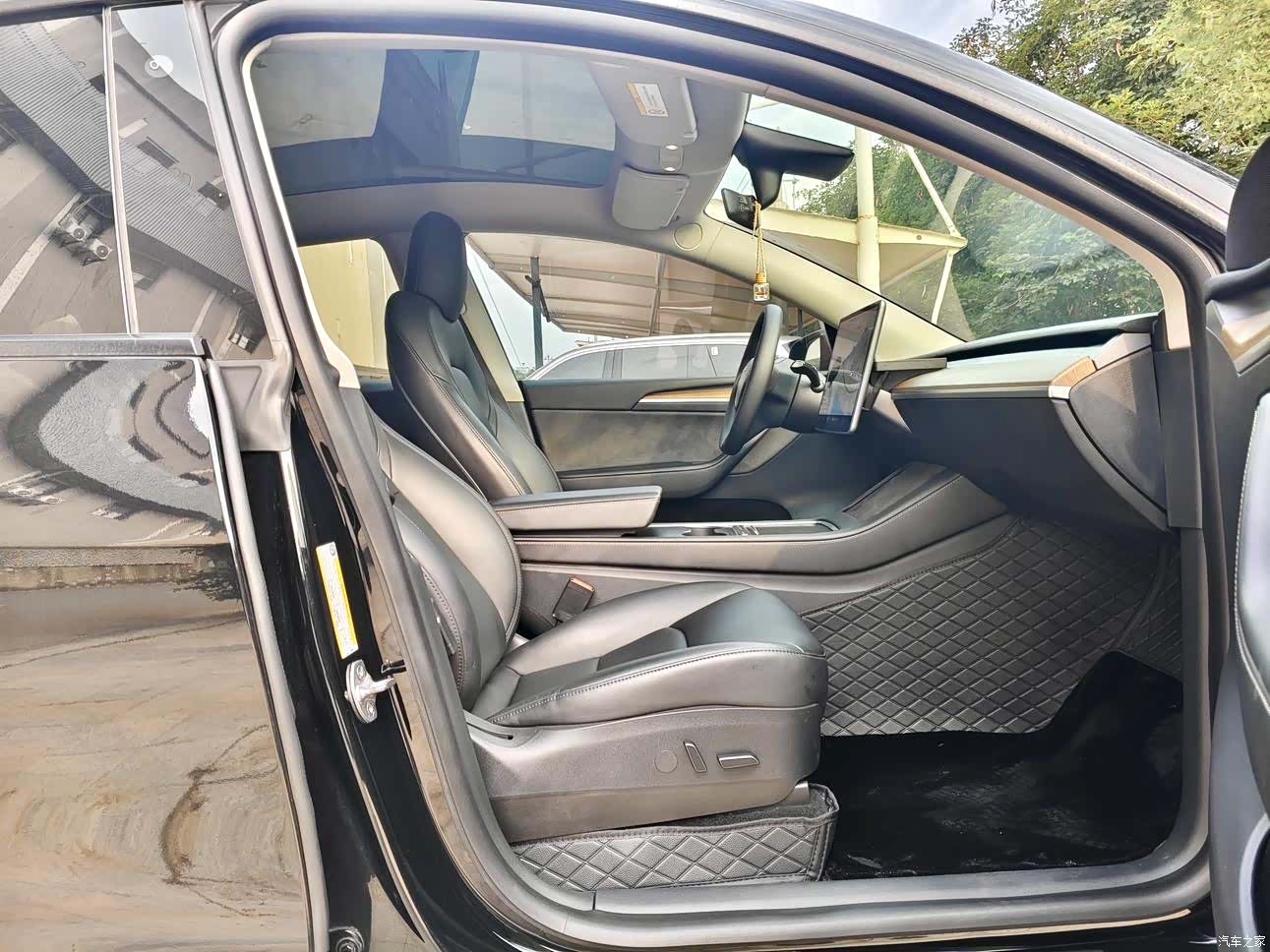 Tesla Model Y, 2022 16