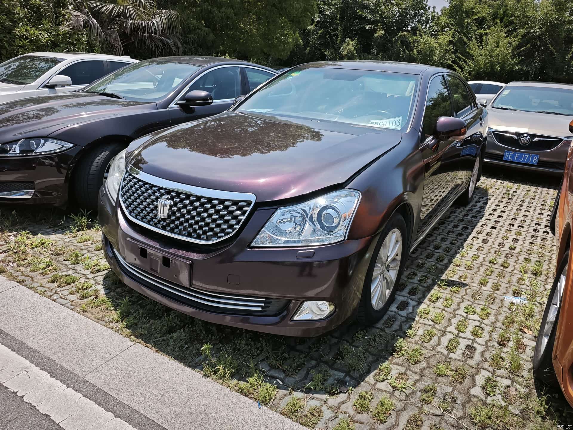 Toyota Crown, 2011 1