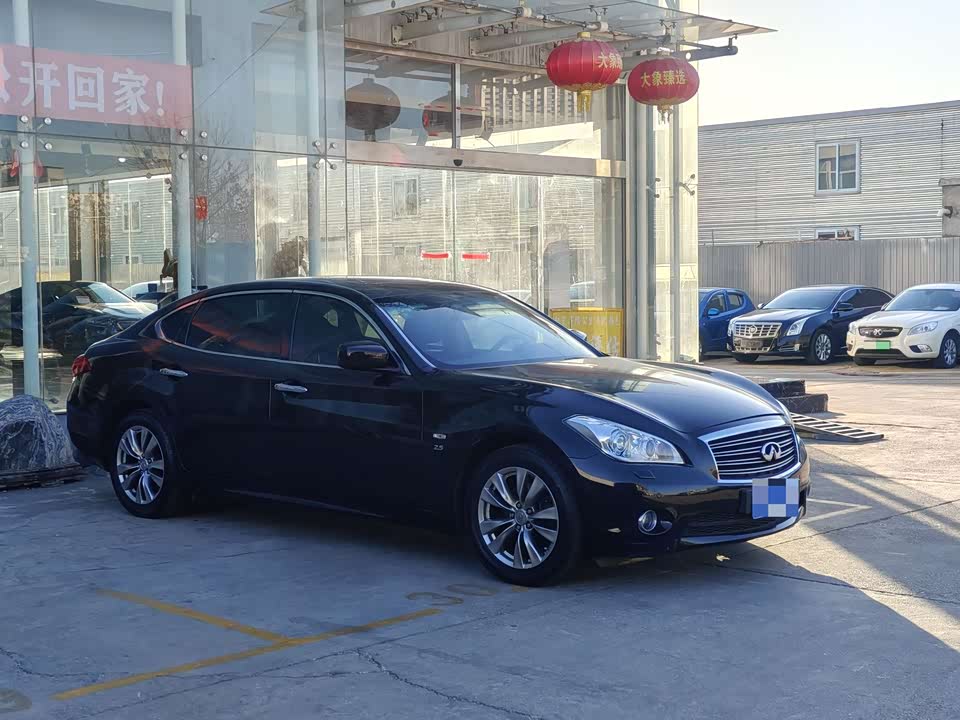 Infiniti Q70