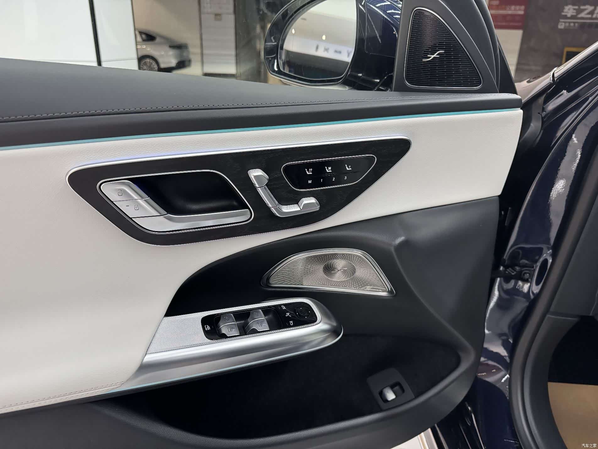 Mercedes-Benz E-Class, 2023 11