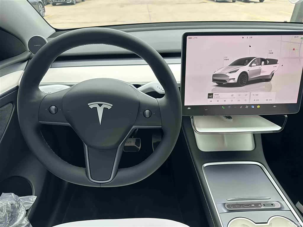 Tesla Model Y, 2023 7