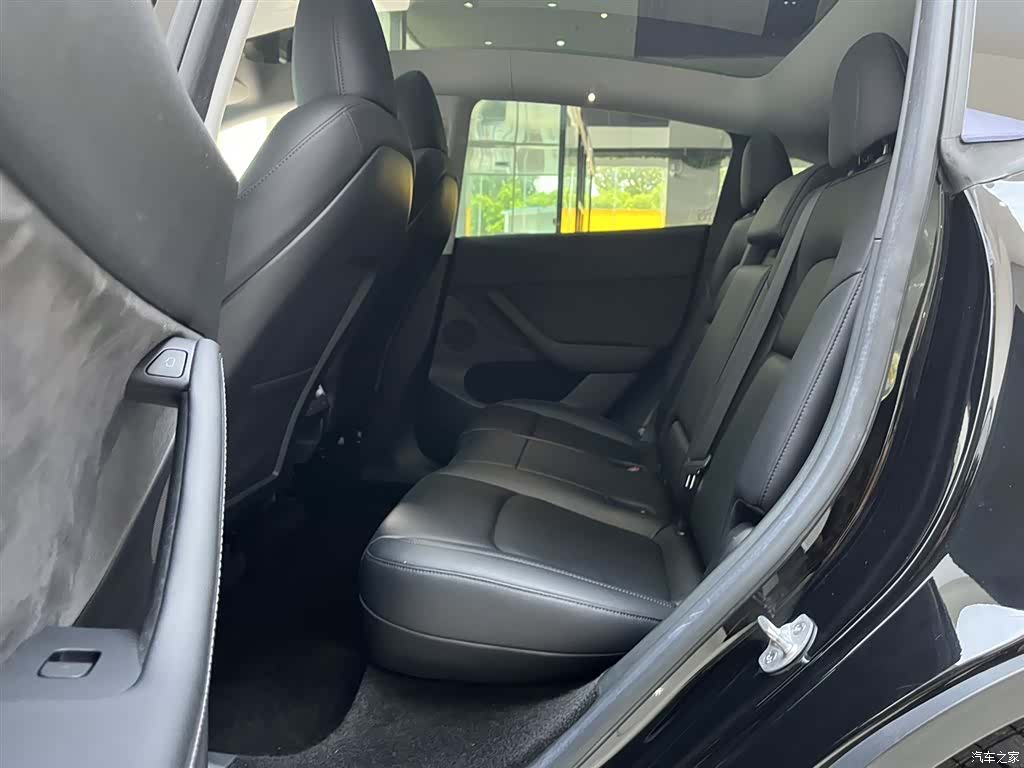 Tesla Model Y, 2023 15