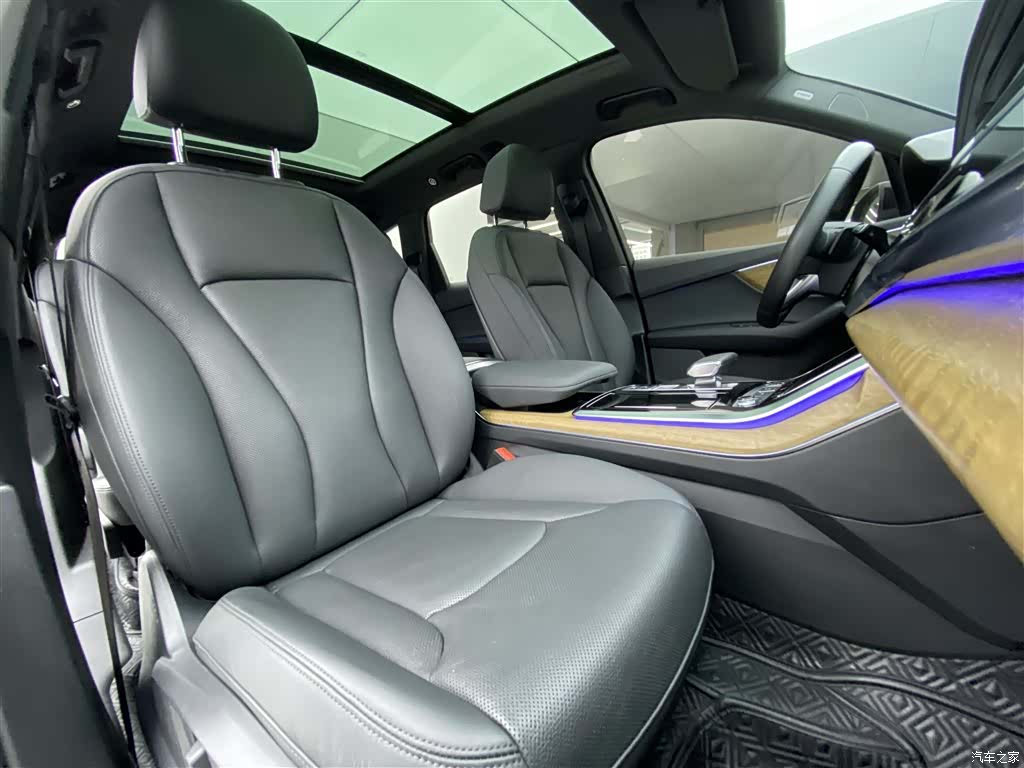 Audi Q7, 2022 10