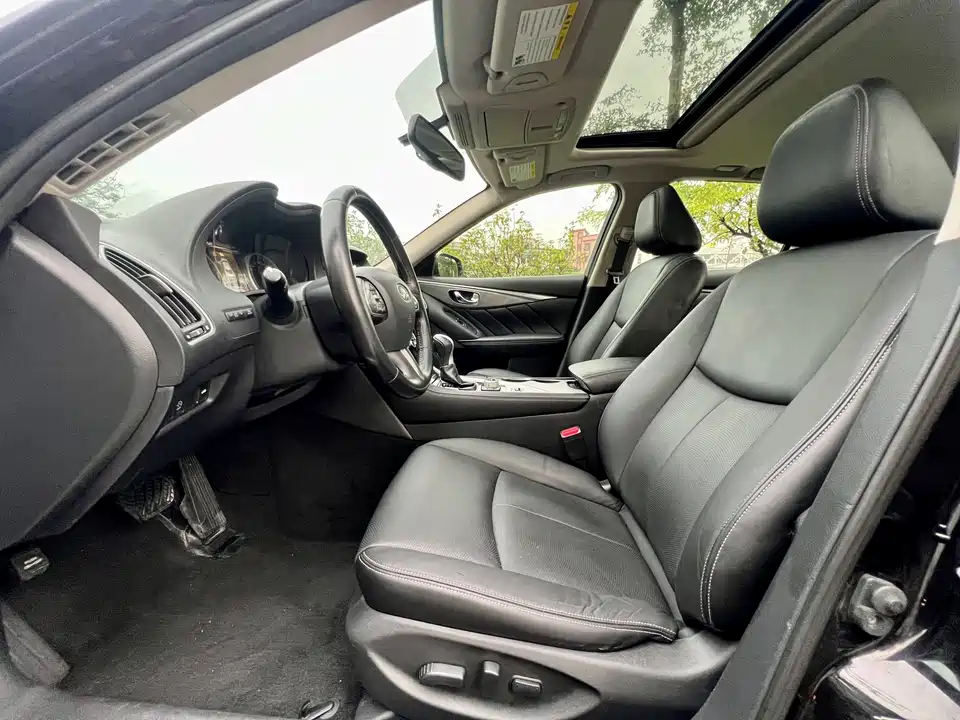 Infiniti Q50L