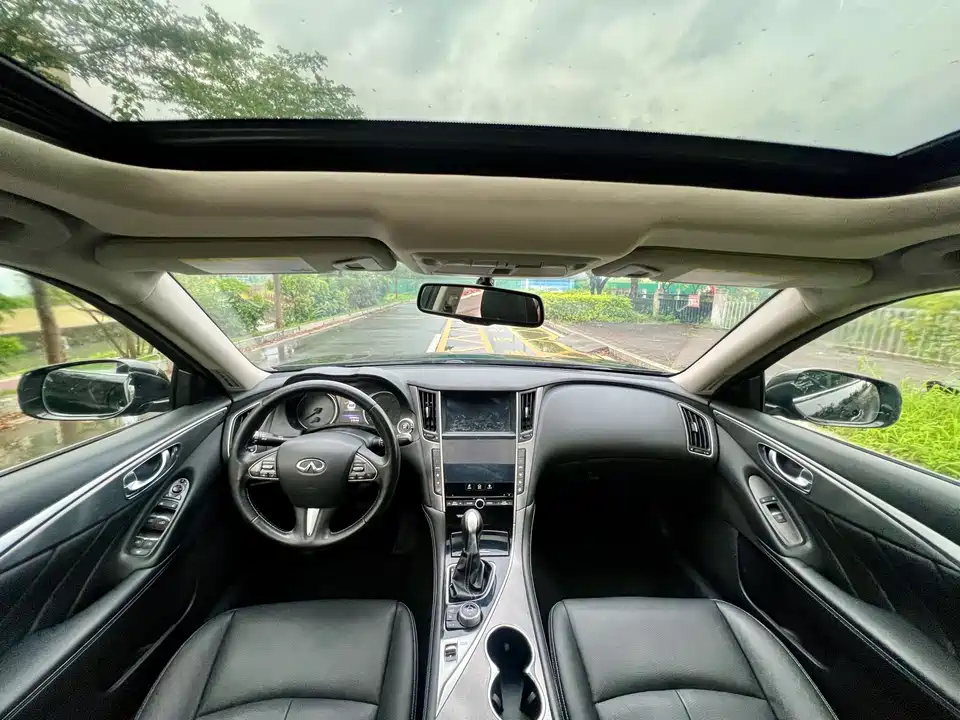 Infiniti Q50L