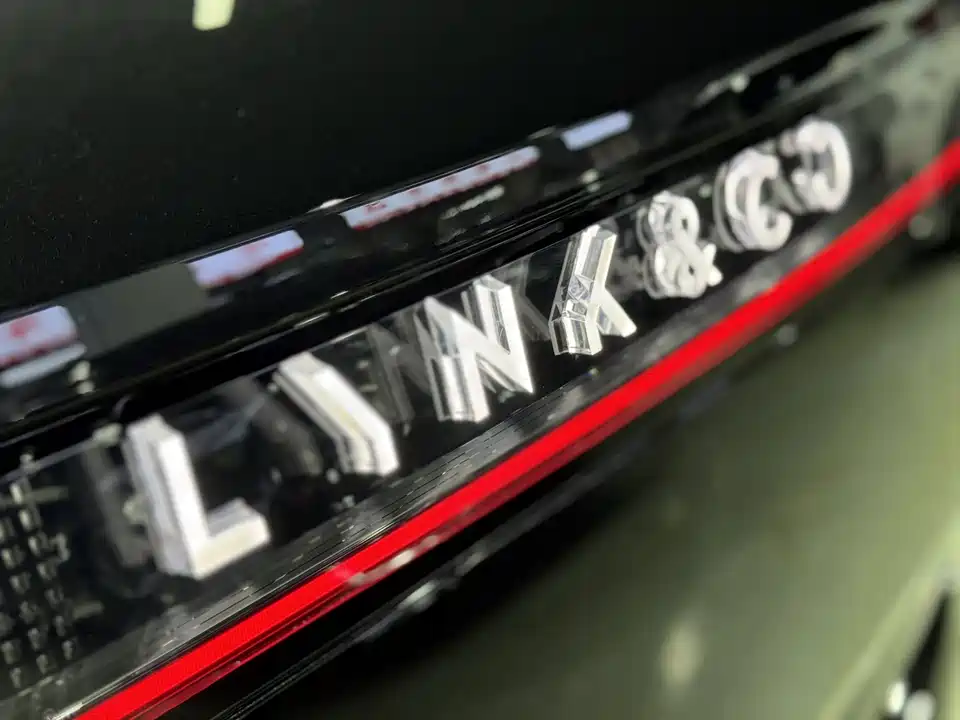 Lynk & Co 900