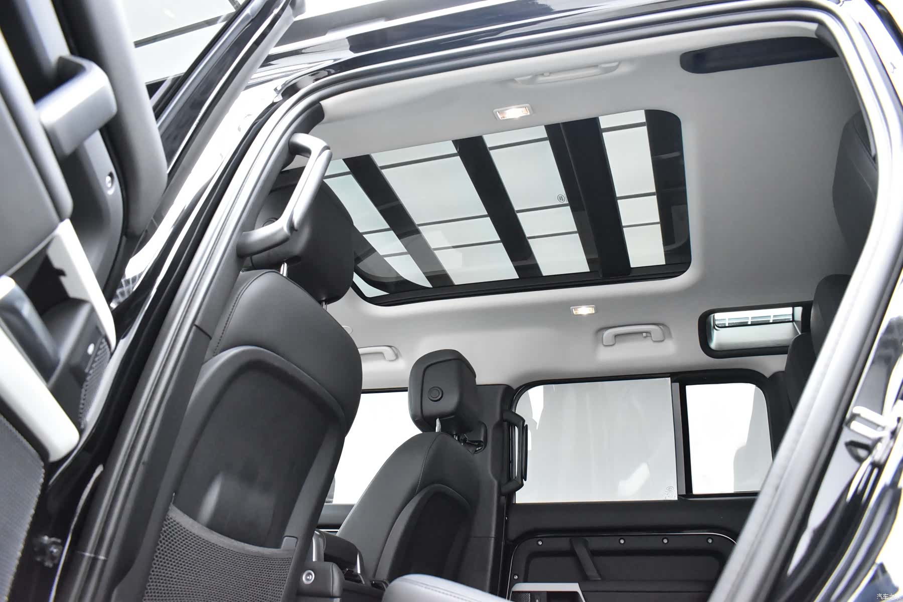 Land Rover Defender, 2023 21