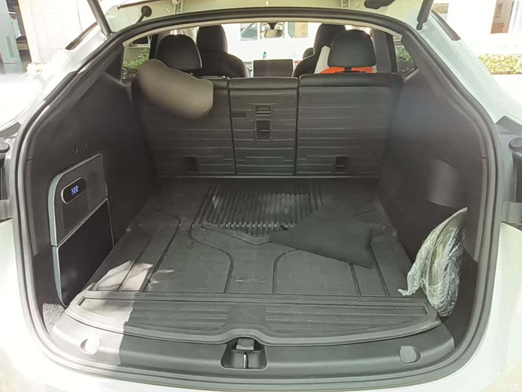 Tesla Model Y, 2022 19