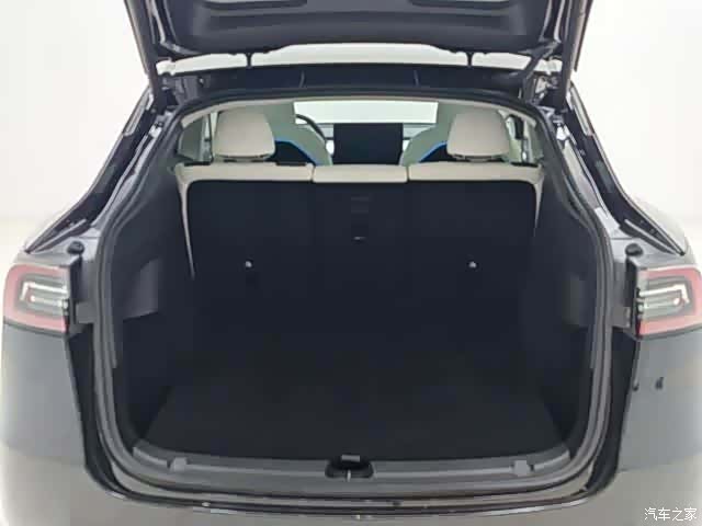 Tesla Model Y, 2023 13