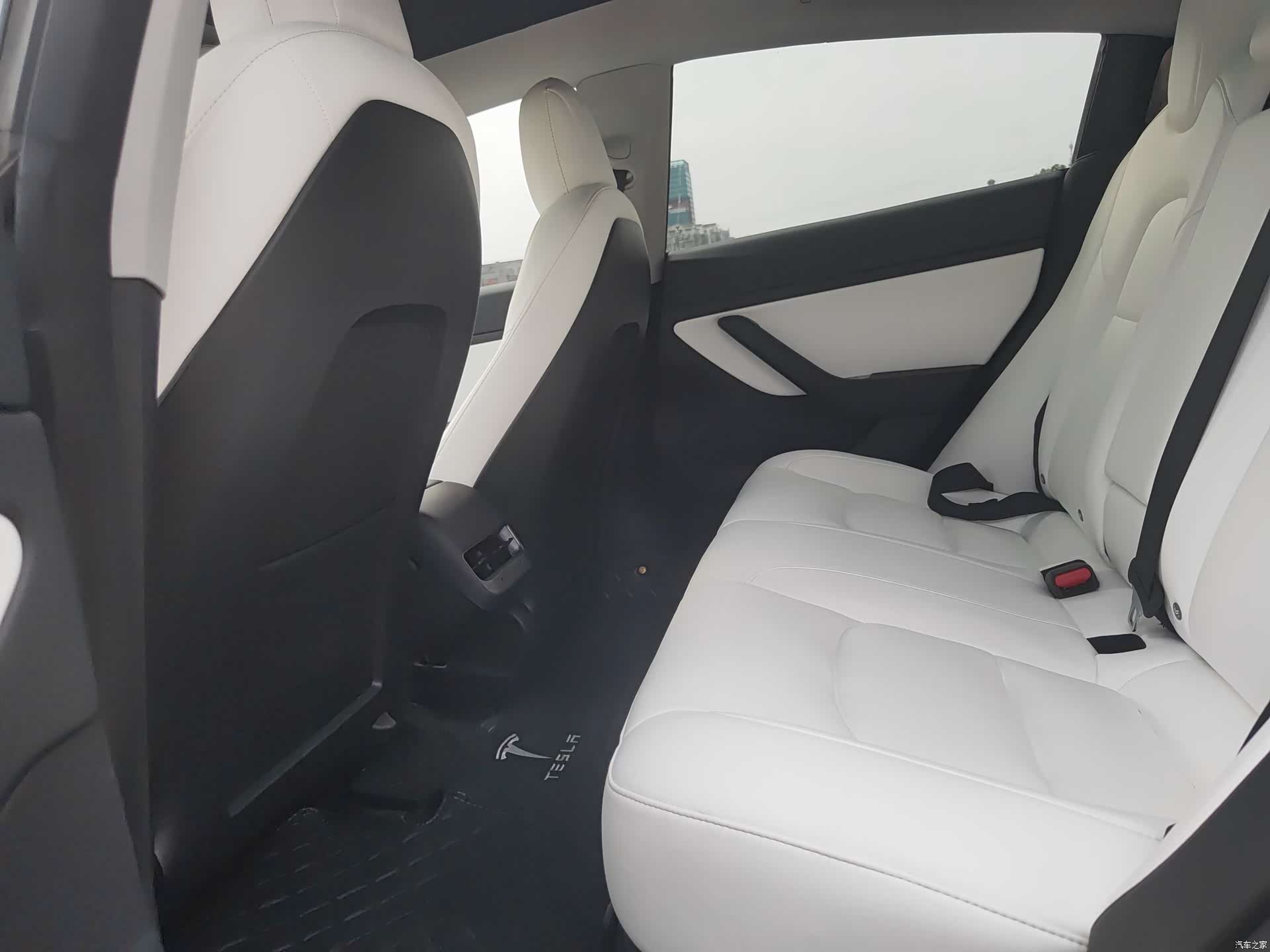 Tesla Model 3, 2020 14