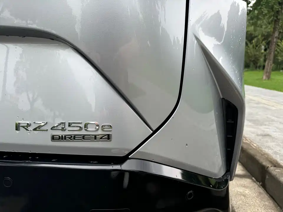 Lexus RZ