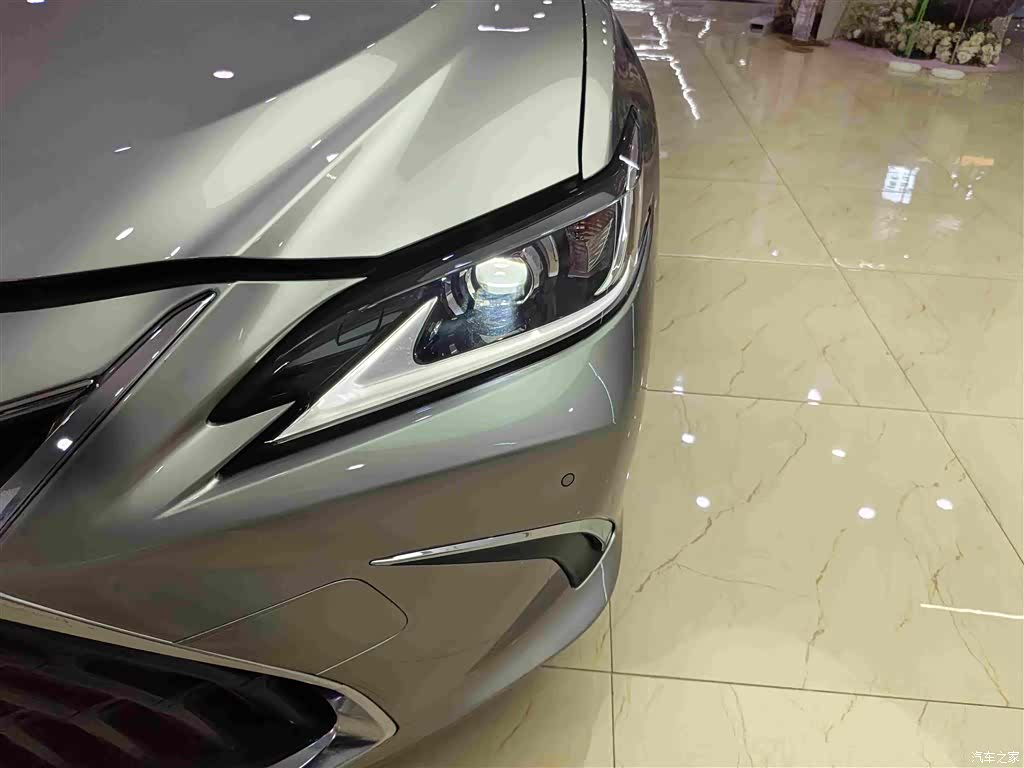 Lexus ES, 2024 9