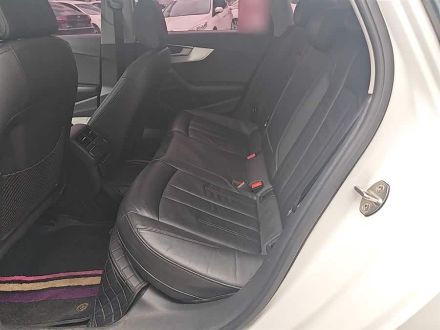 Audi A4L 2020, фото 17
