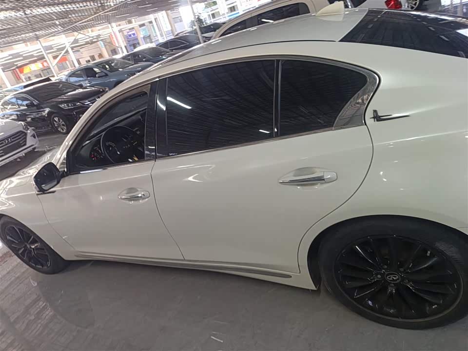 Infiniti Q50L