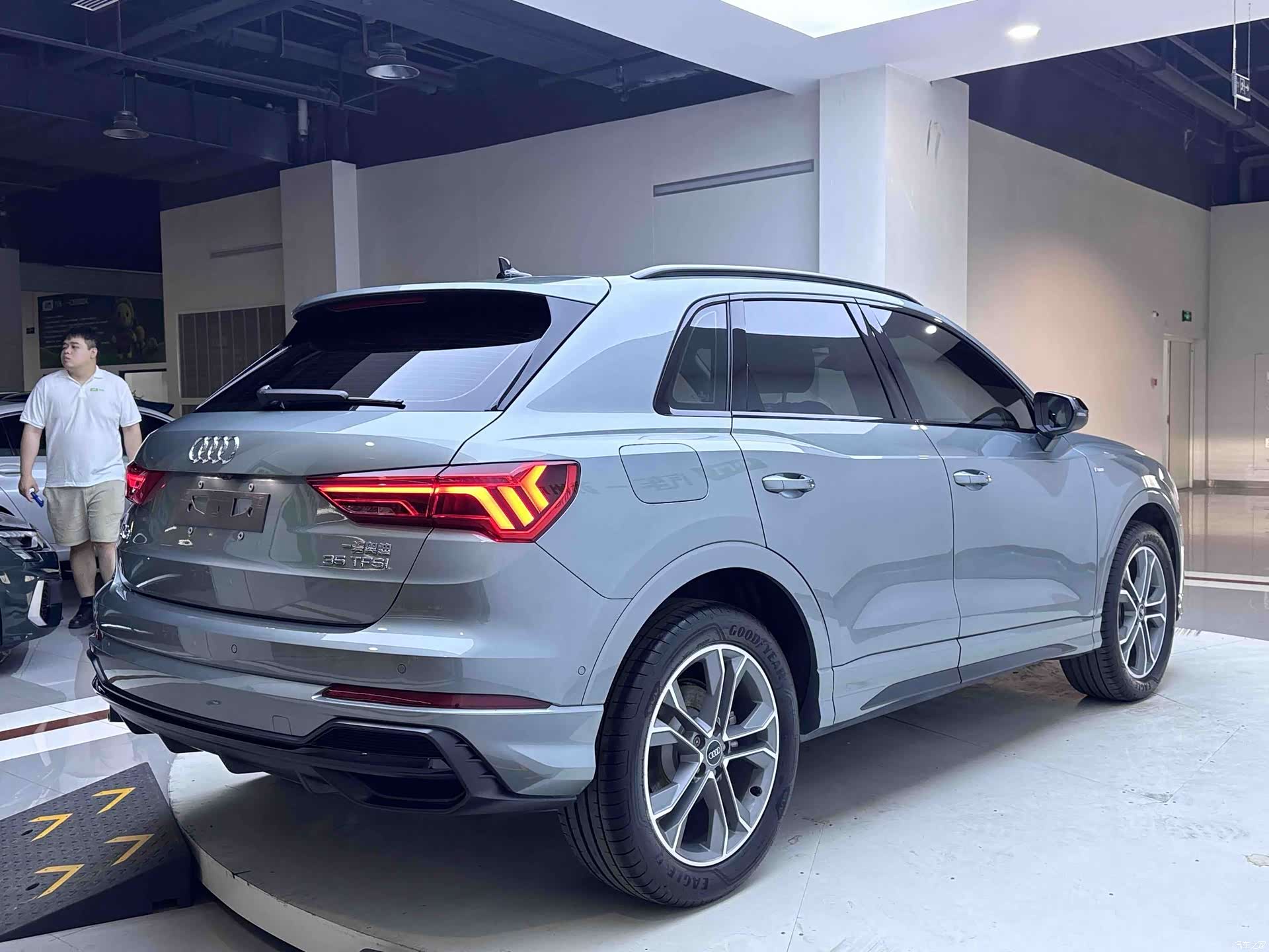 Audi Q3, 2023 4