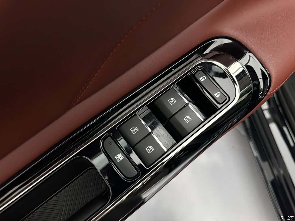 Trumpchi E8, 2026 24