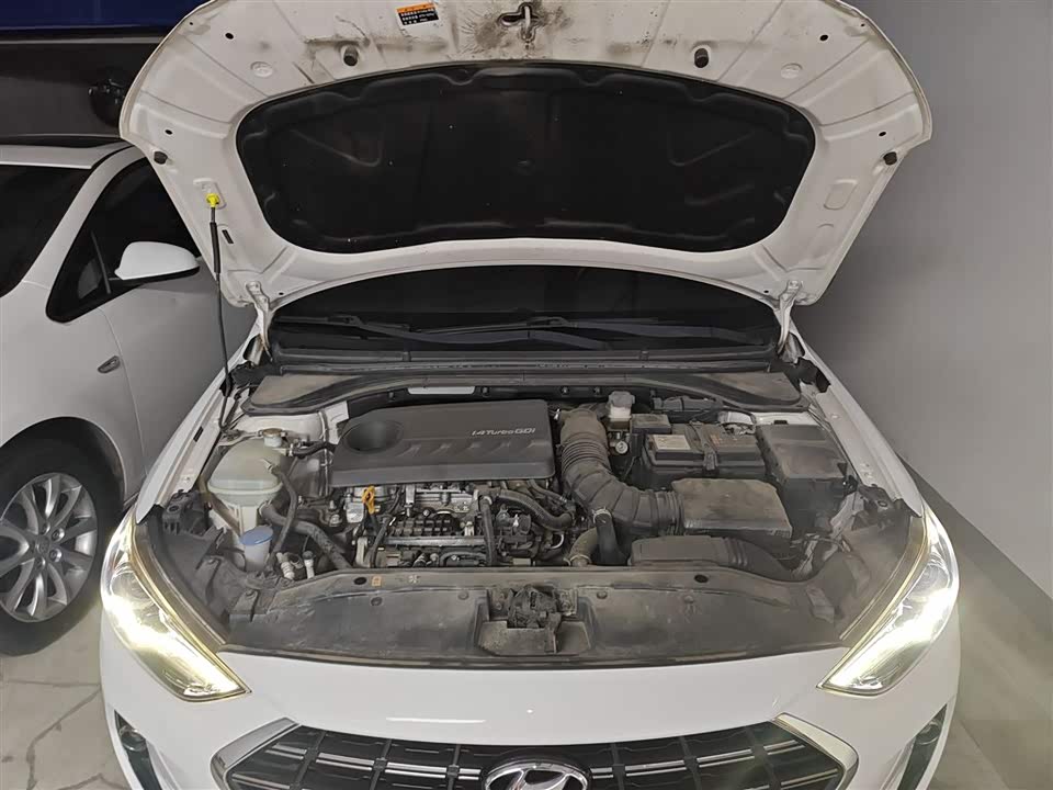 Hyundai Lead