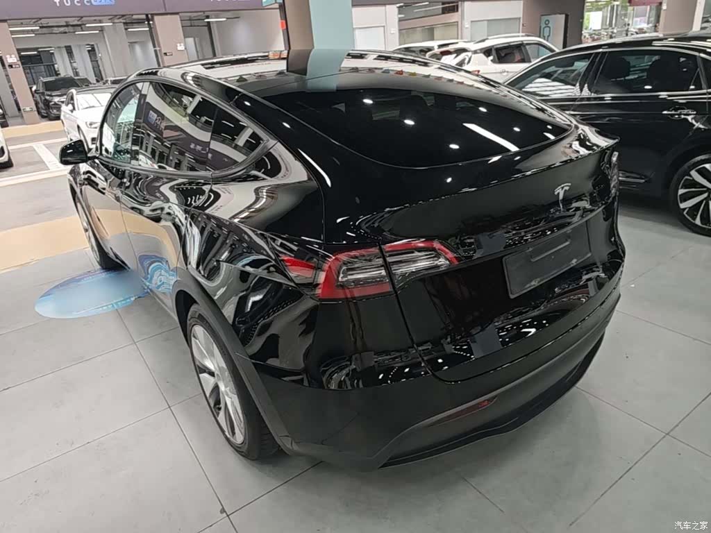 Tesla Model Y, 2023 все фото