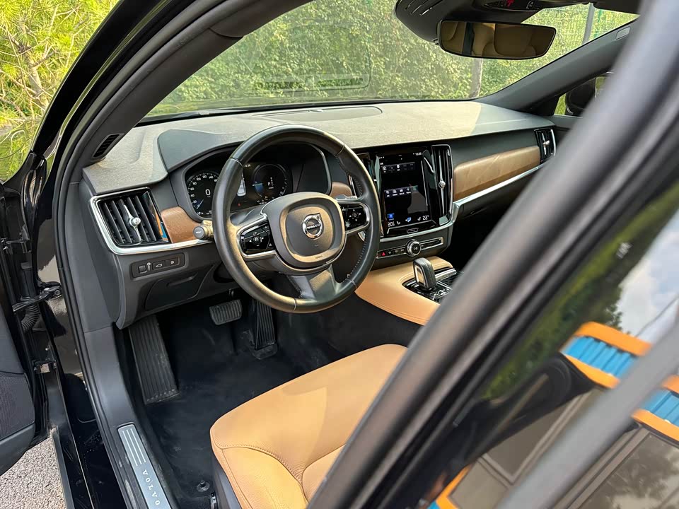 Volvo S90