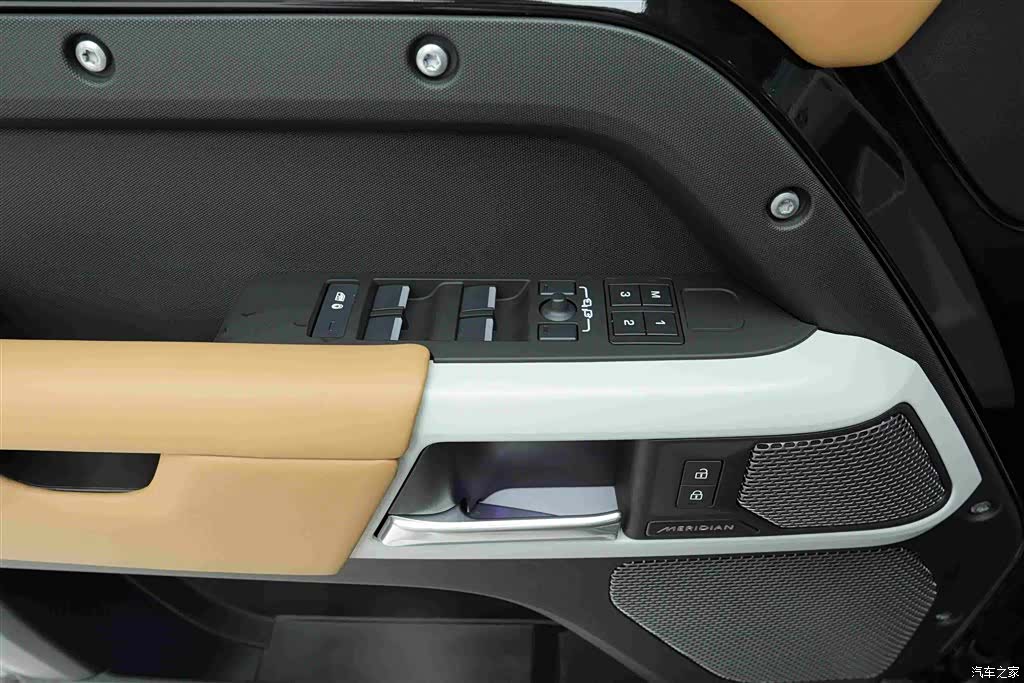 Land Rover Defender, 2024 14