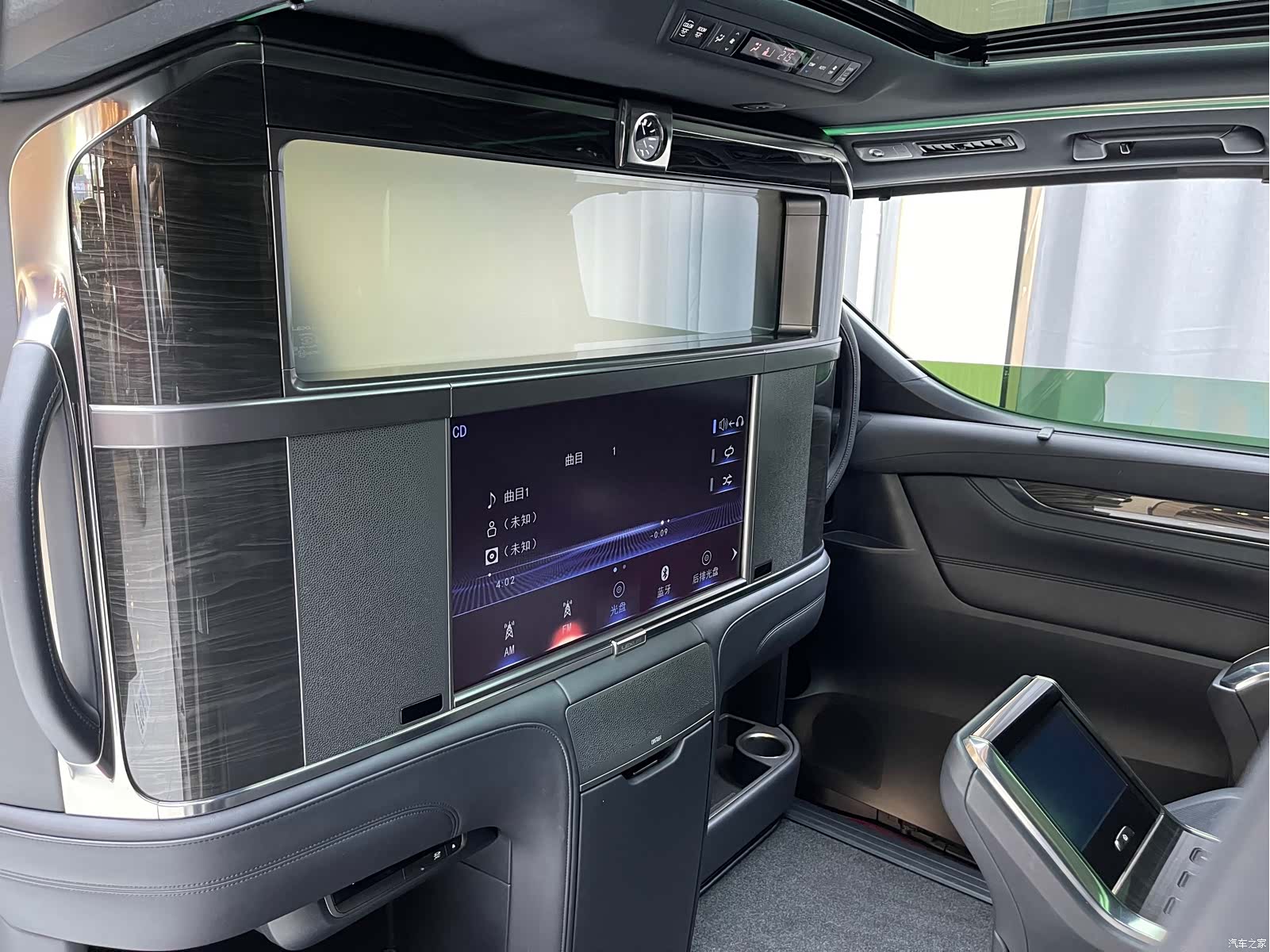 Lexus LM, 2020 13