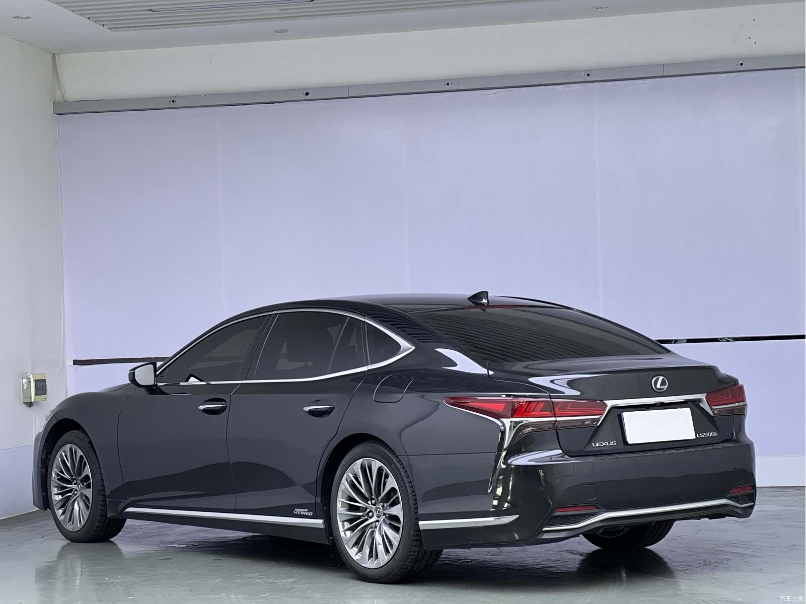 Lexus LS, 2018 4