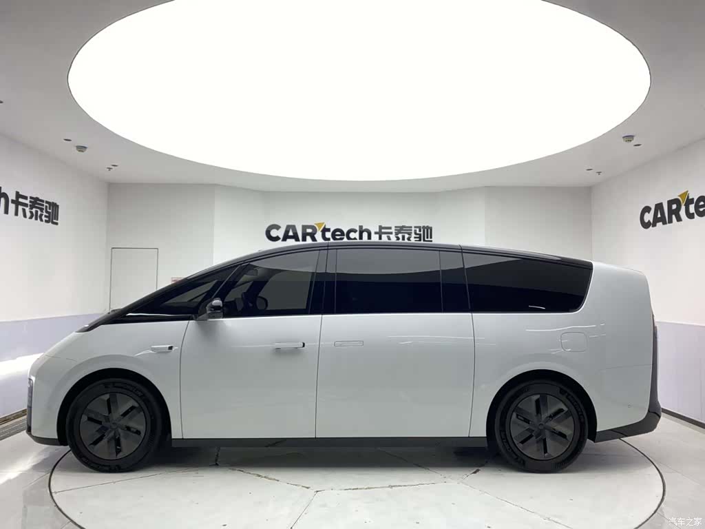 Li Auto MEGA, 2025 8