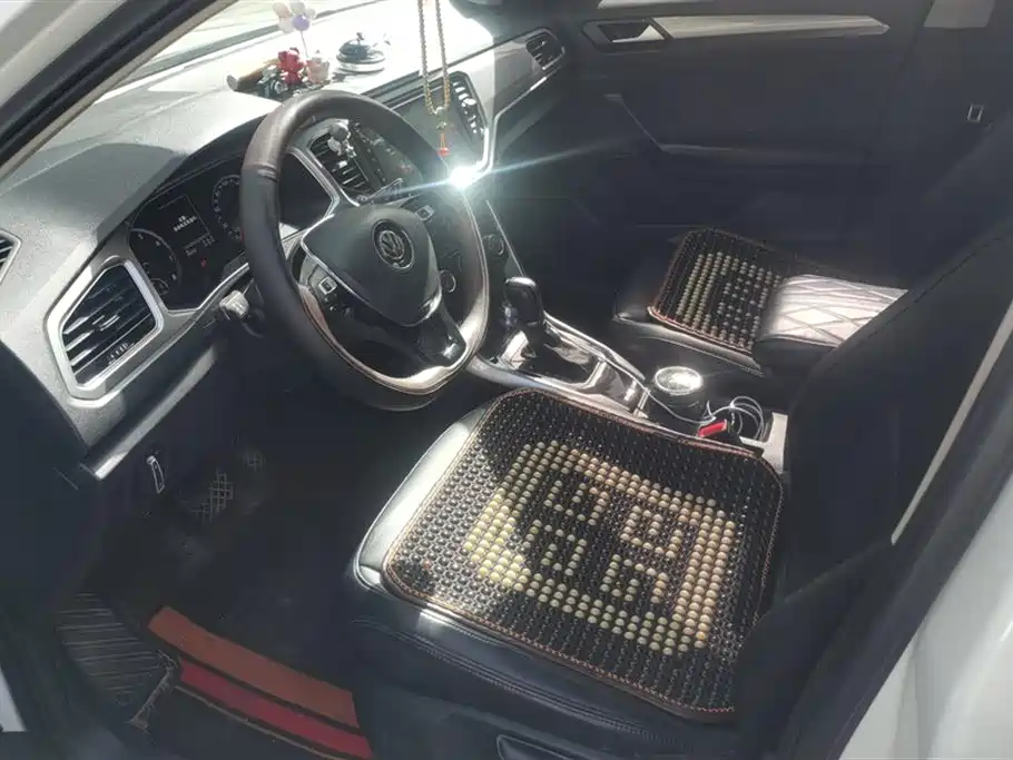 Volkswagen T-ROC exploring Songs