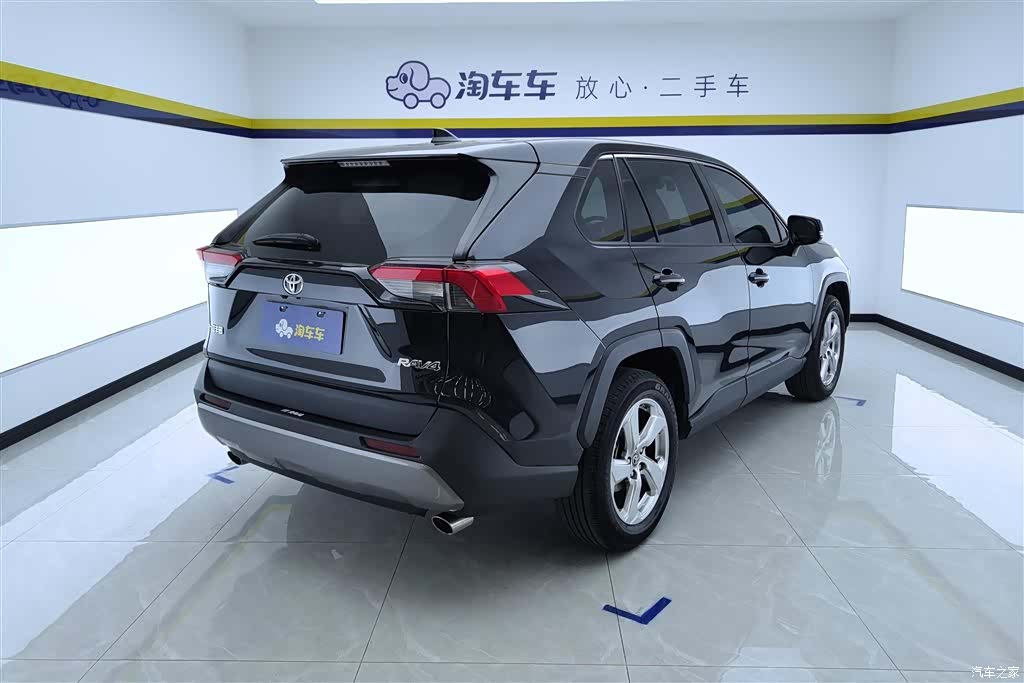 Toyota RAV4, 2023 3