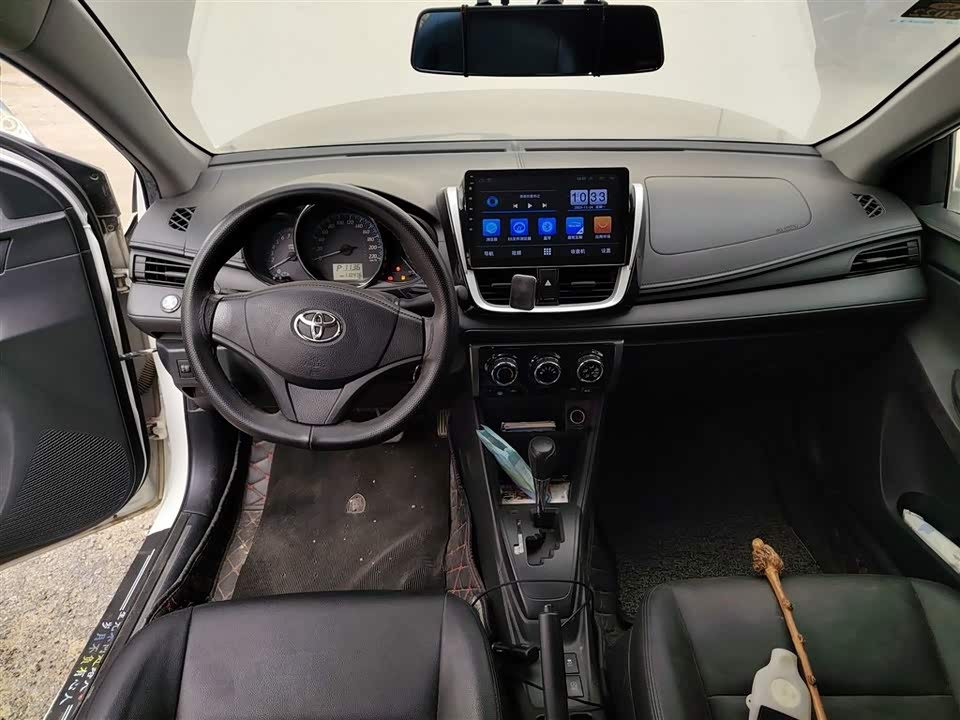 Toyota YARiS L to enjoy
